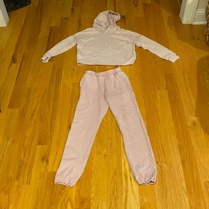 This is a cute comfortable matching set!!